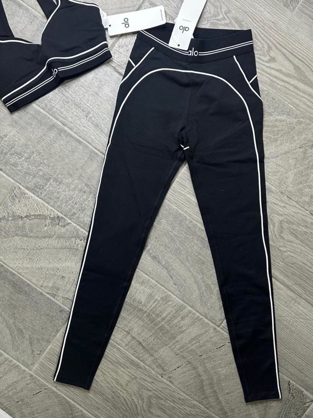 Alo Yoga Black Air Brush High Waist Heart Throb Leggings Set